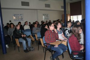 Uczniowie technikum podczas lekcji historii.